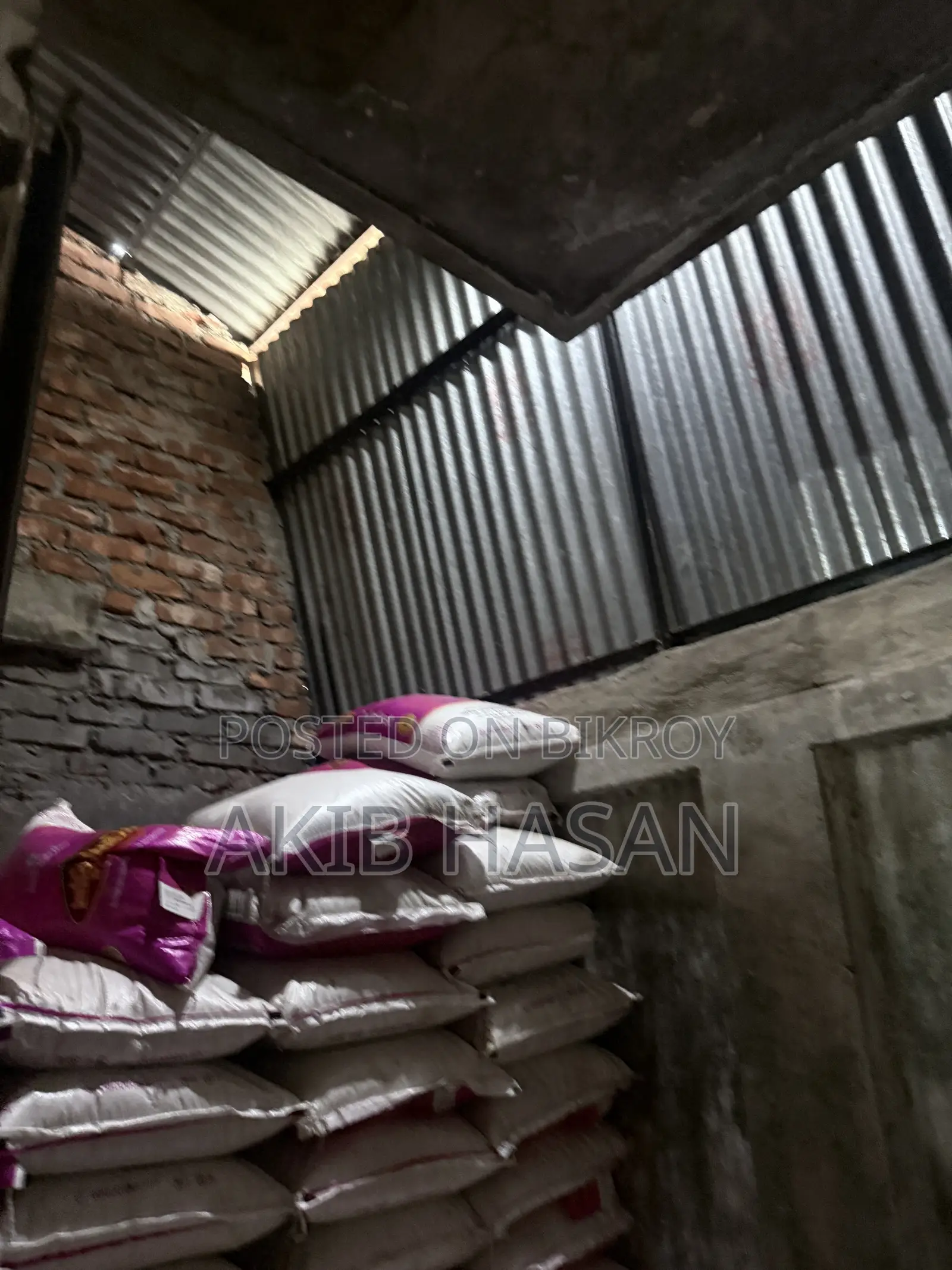 Shop available for rent for wholesale rice business in Mohammadpur Krishi Market