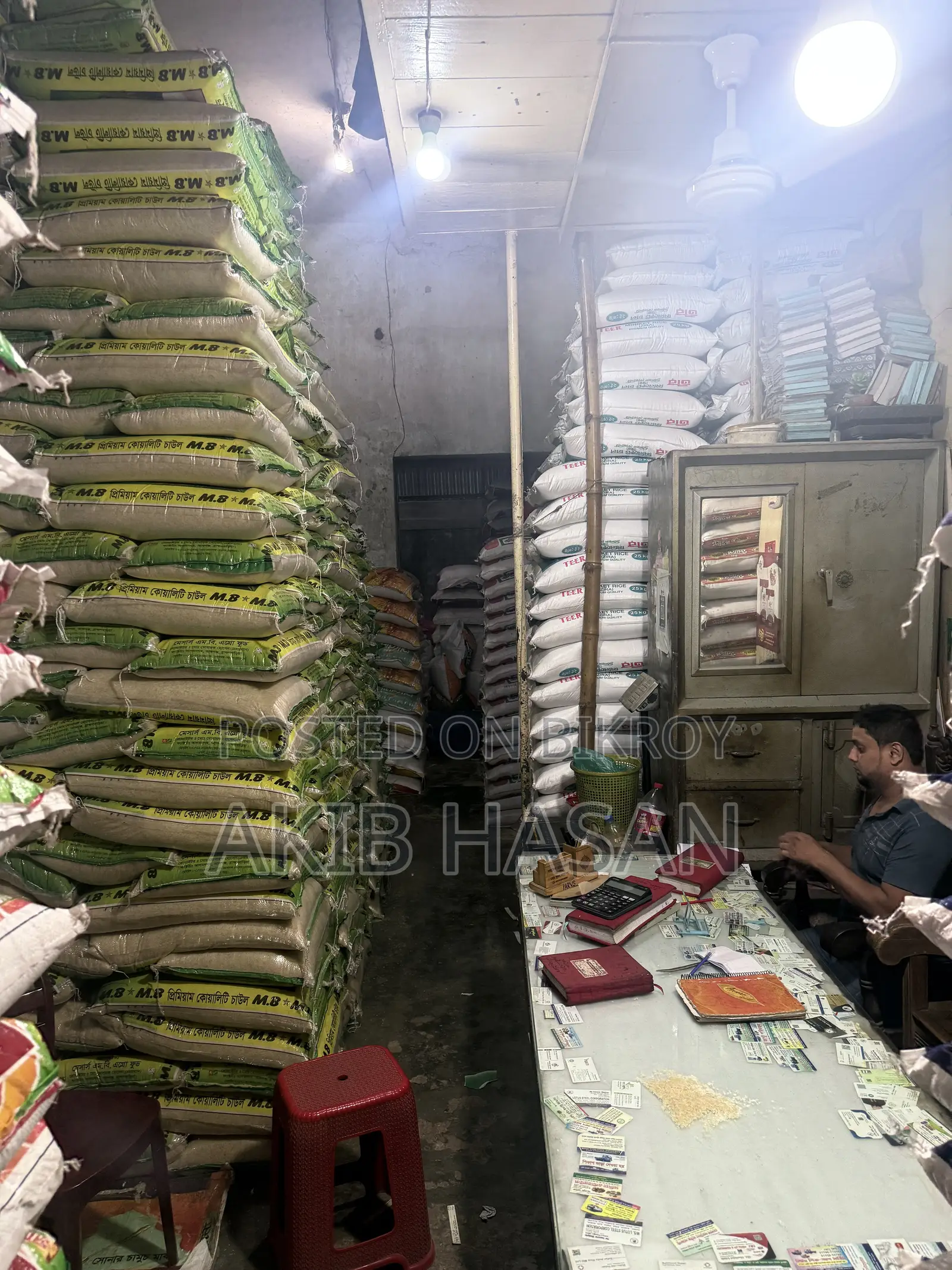 Shop available for rent for wholesale rice business in Mohammadpur Krishi Market