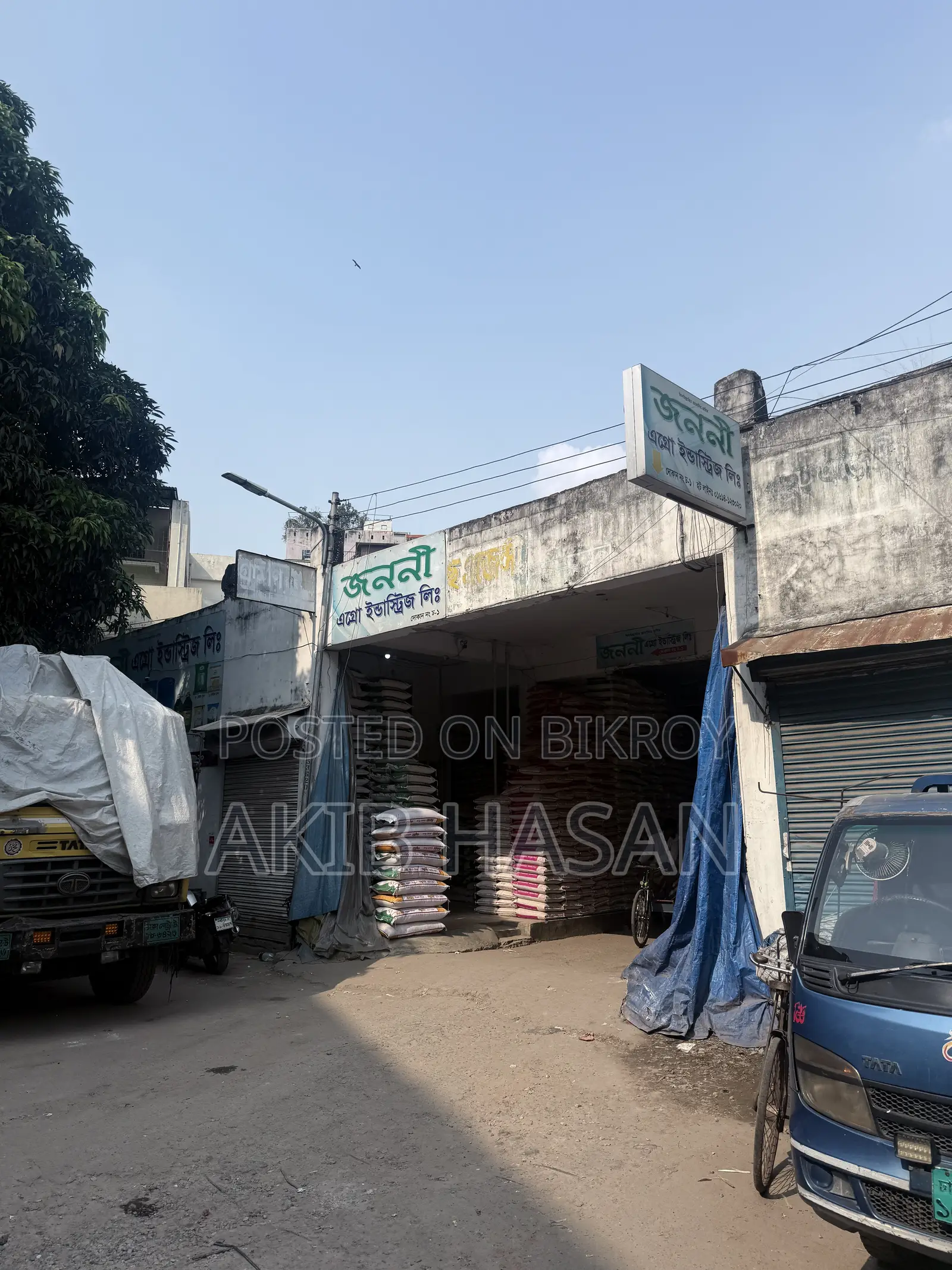 Shop available for rent for wholesale rice business in Mohammadpur Krishi Market