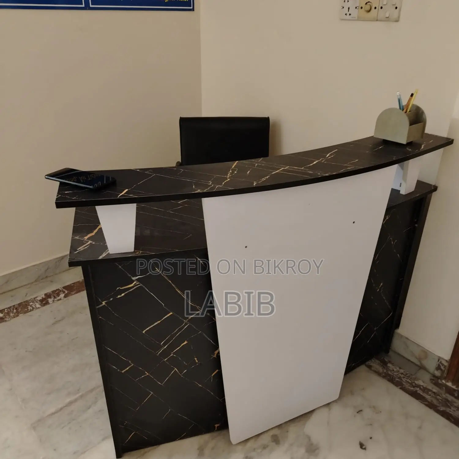 অফিস এর আসবাবপত্র