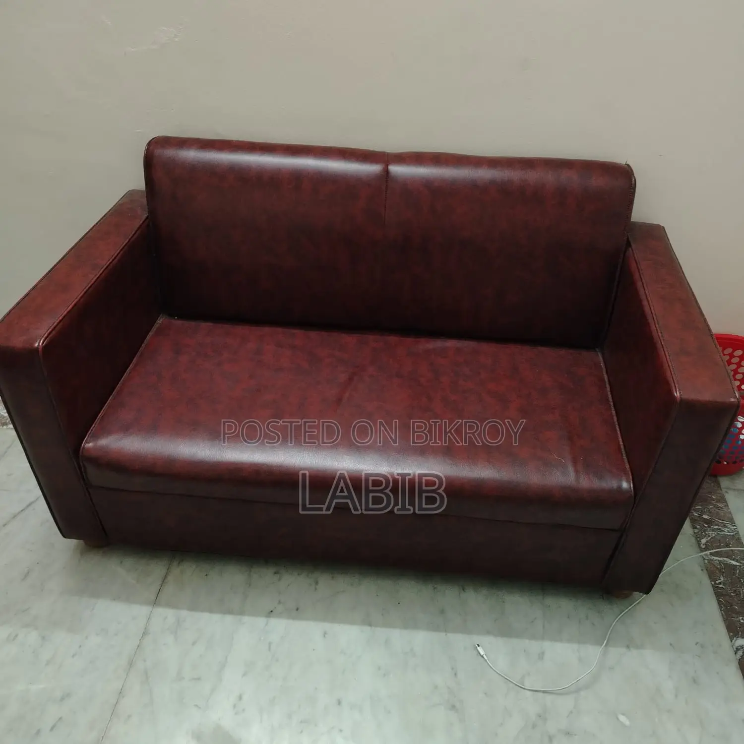 অফিস এর আসবাবপত্র