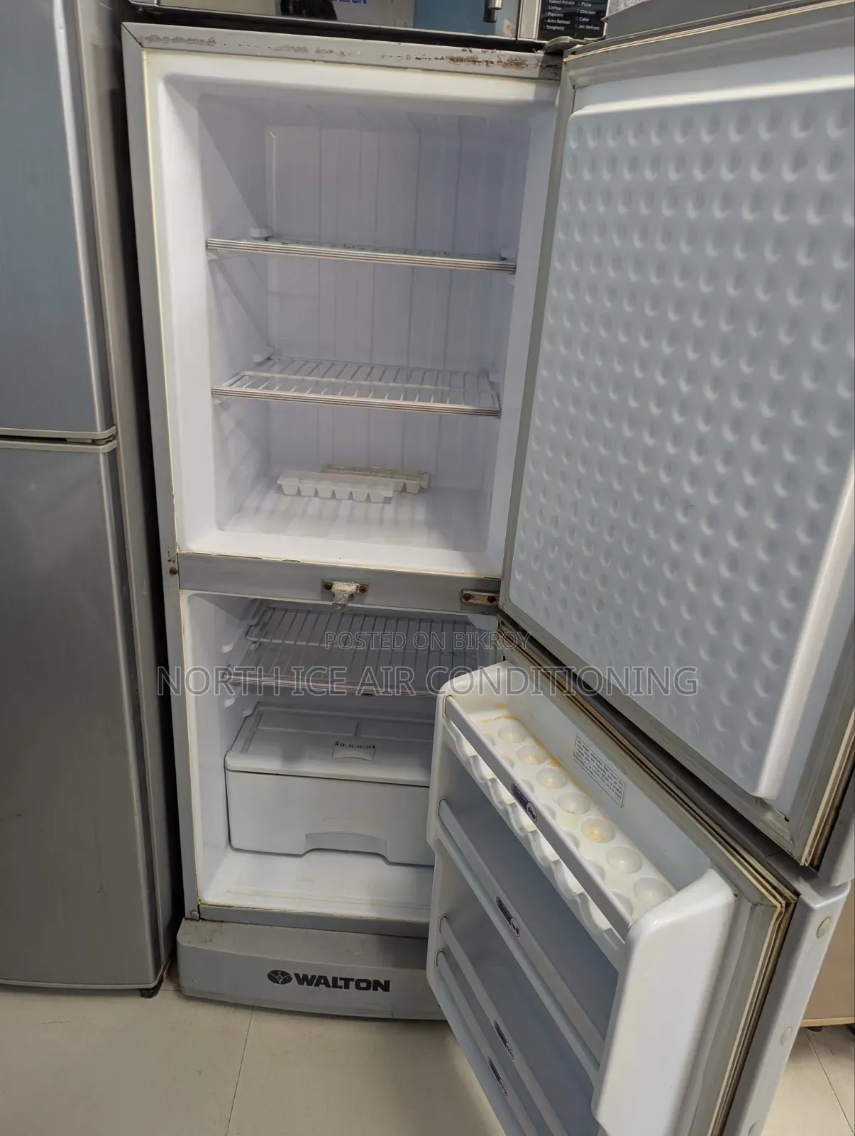 Walton as Colour Frost Fridge 223 Ltr.