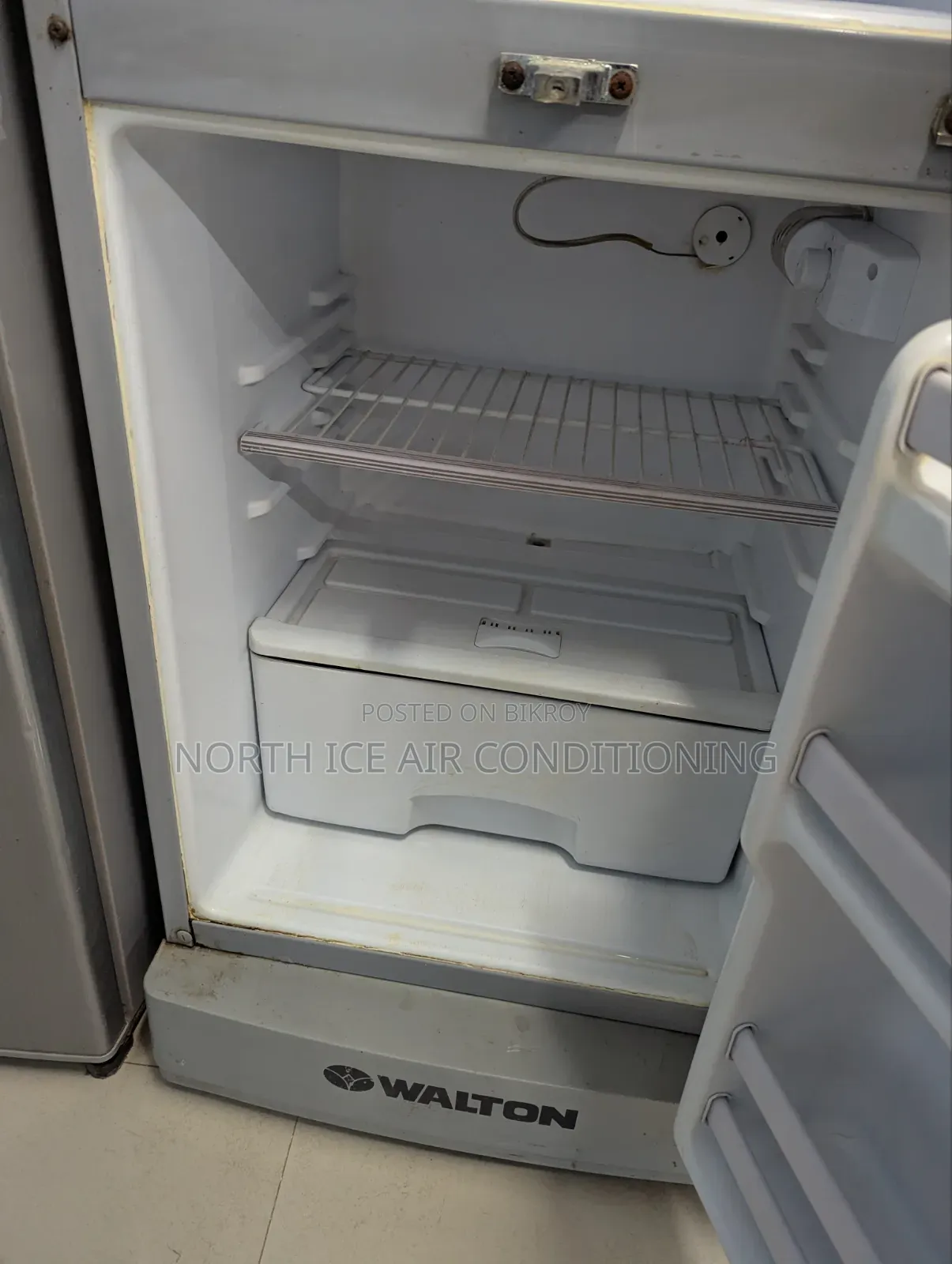 Walton as Colour Frost Fridge 223 Ltr.