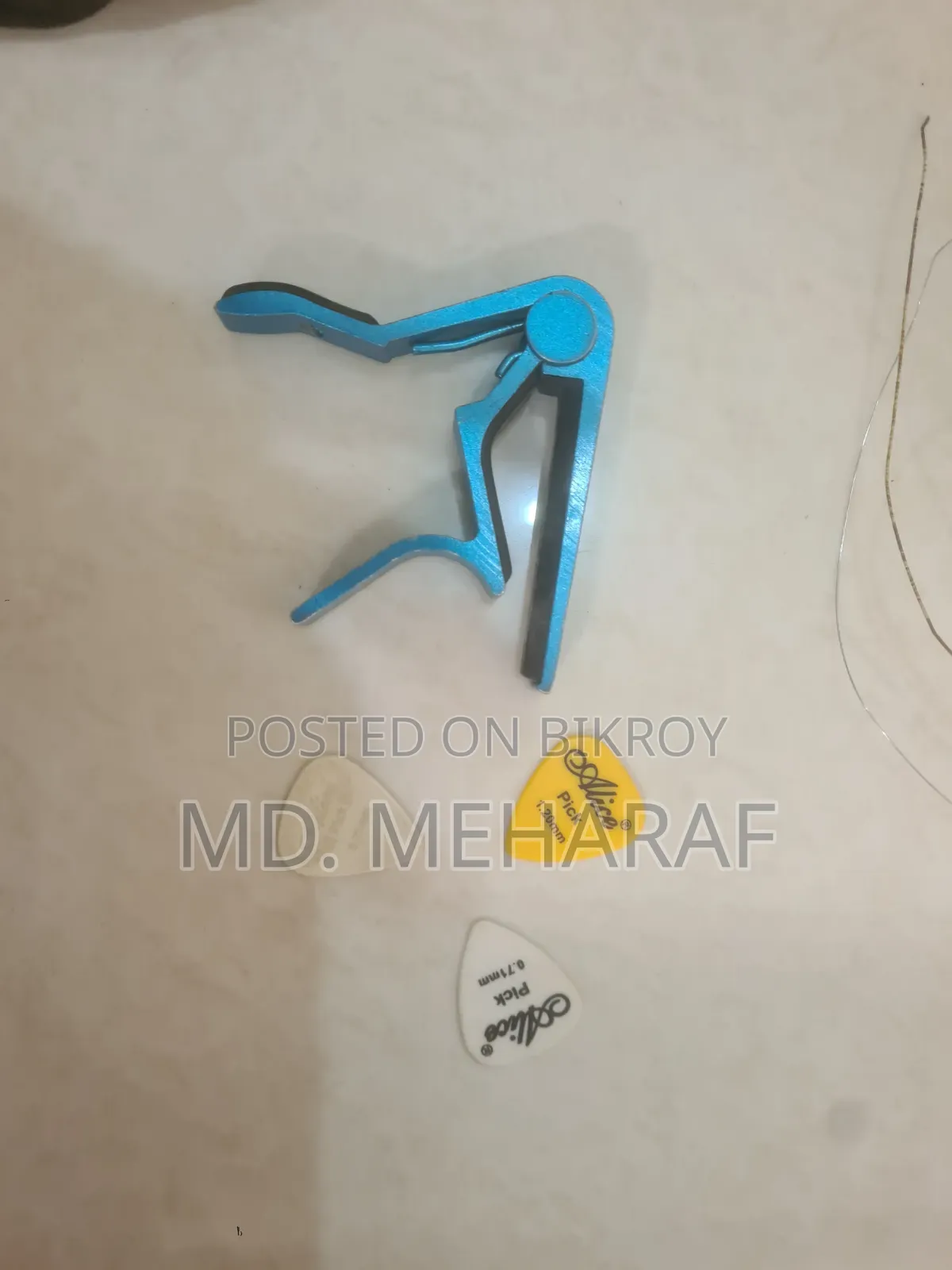 গিটার, ব্যাগ, ক্যাপো গিটারের শুধু ব্রিজ ফাটা