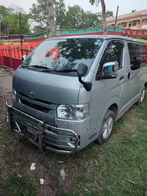 Toyota HiAce 2021 Silver