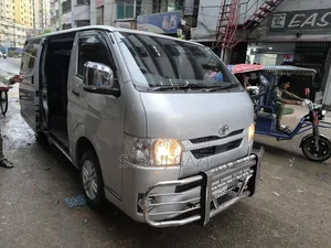 Toyota HiAce 2021 Silver