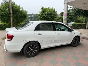 টয়টা একজিও ১.৫ জি টুডব্লিউডি ২০১২ সাদা
