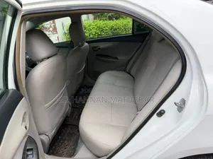 টয়টা একজিও ১.৫ জি টুডব্লিউডি ২০১২ সাদা