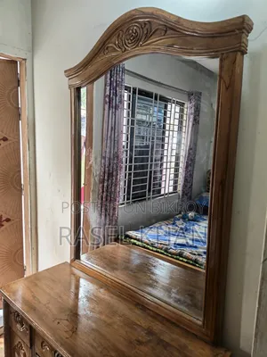 সেগুন কাঠের ড্রেসিং টেবিল। অর্ডার দিয়ে বানানো হয়েছিল।