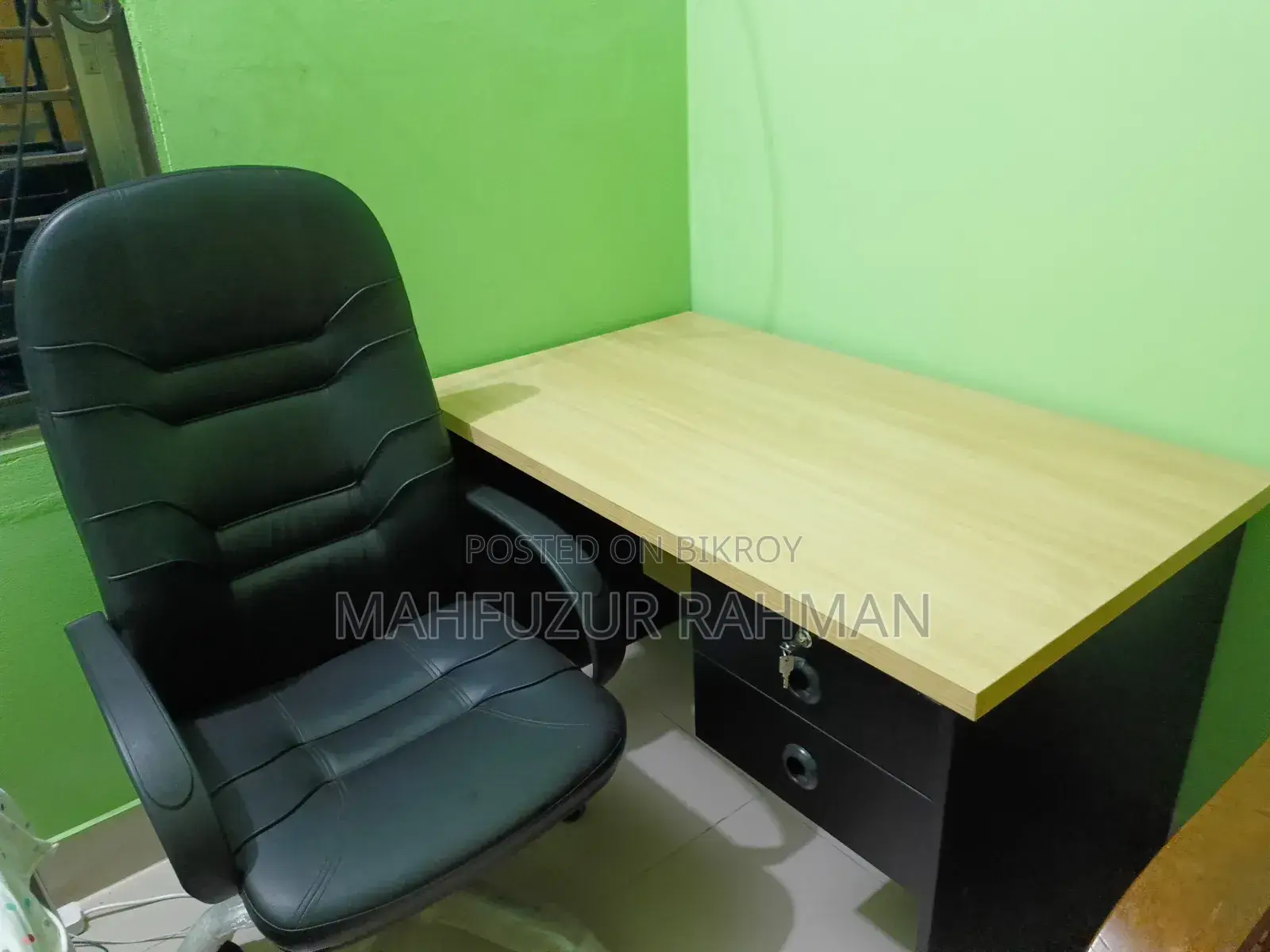 রেগাল অফিশিয়াল চেয়ার