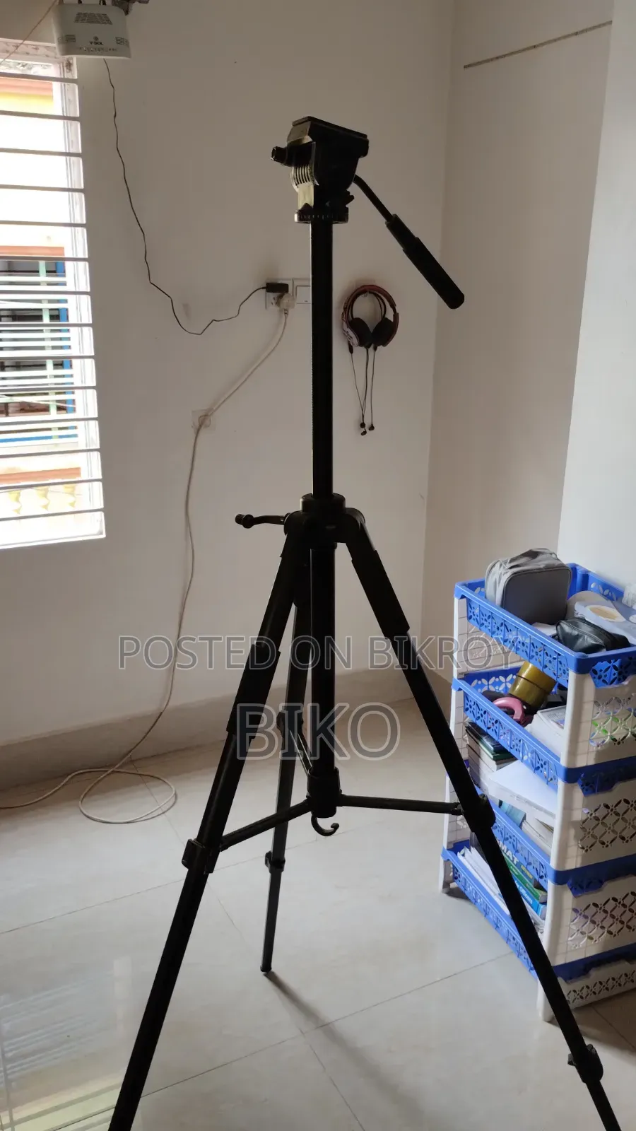 A Professional Tripod Will Be Sold