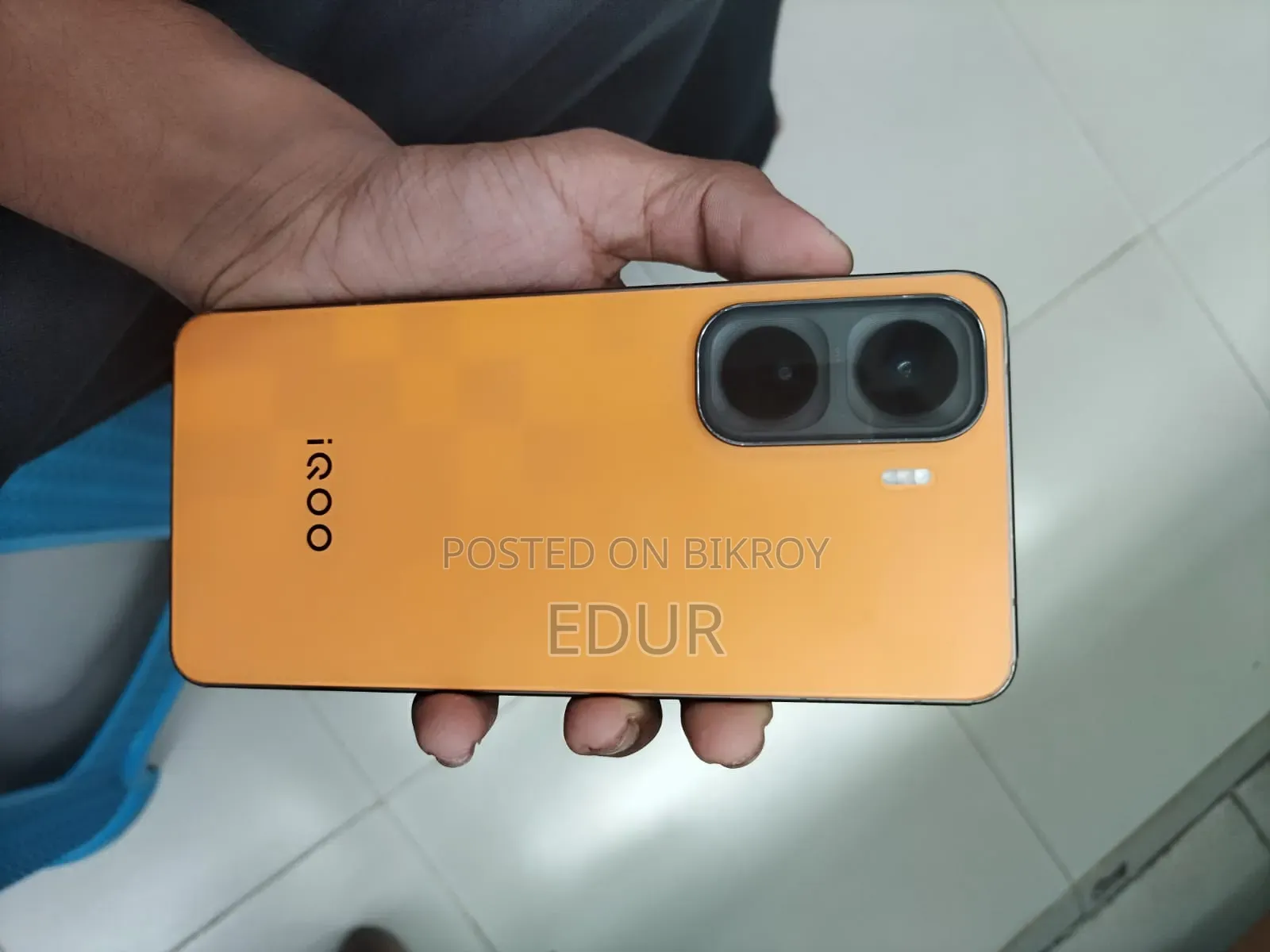 আইকিউওও ১১ ২৫৬ জিবি কমলা