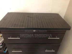 Wardrobe Ta Bikre Hobe. 1 Year Use Hoise