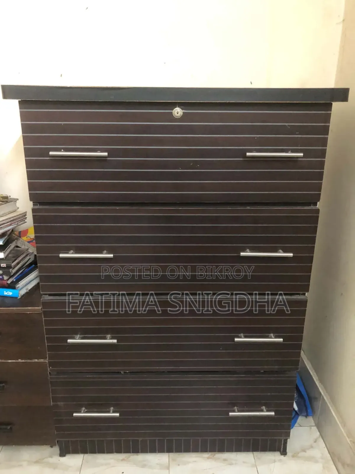 Wardrobe Ta Bikre Hobe. 1 Year Use Hoise