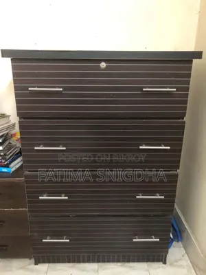 Wardrobe Ta Bikre Hobe. 1 Year Use Hoise