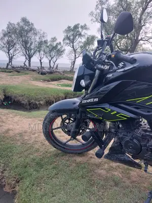 সুজুকি ২০২৩ ব্ল্যাক