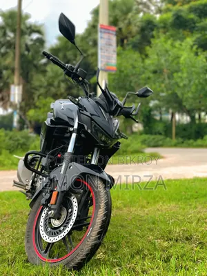 হিরো এক্সট্রিম ১২৫আর ২০২৪ কালো