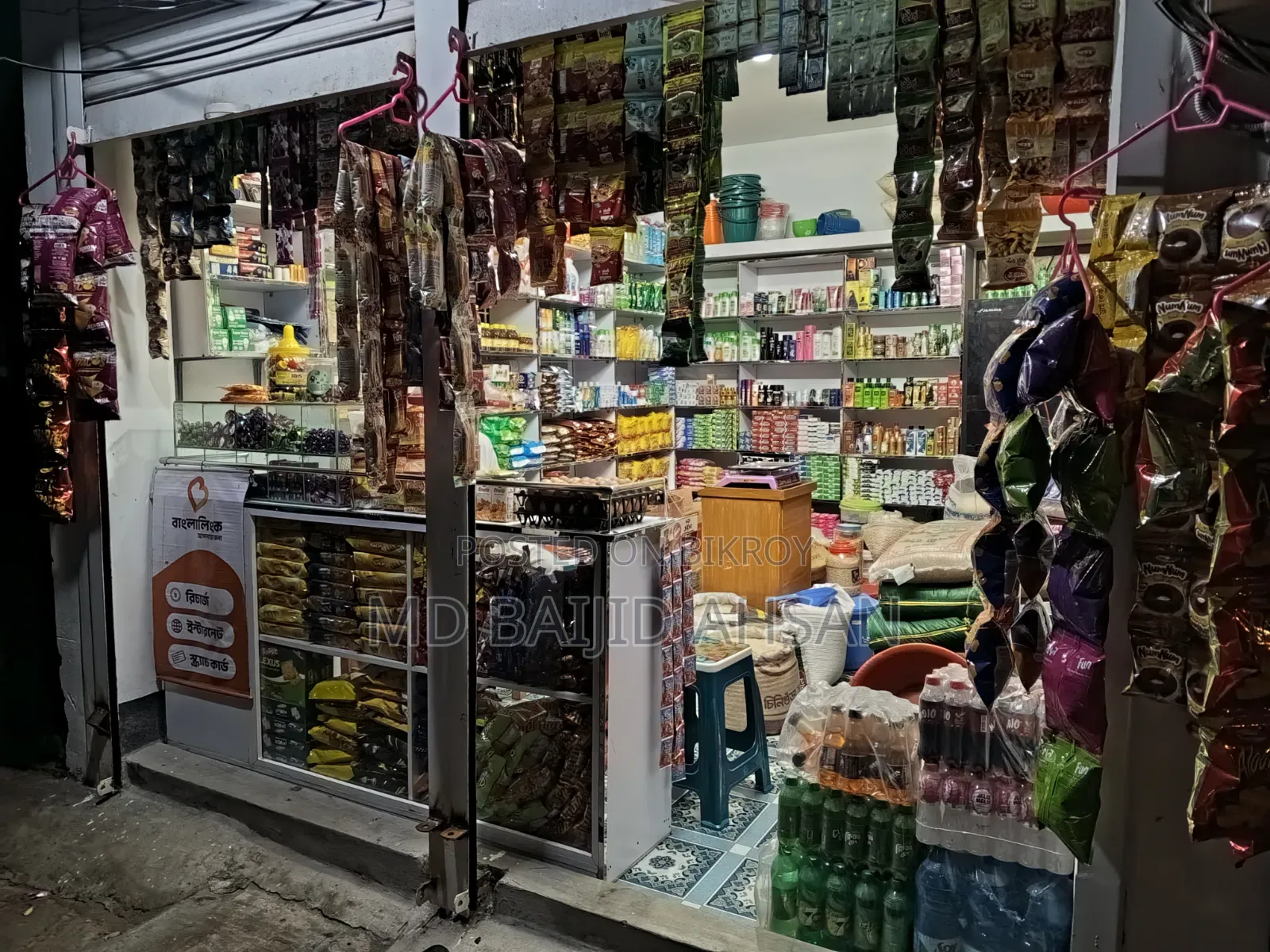 A running grocery shop is for sale