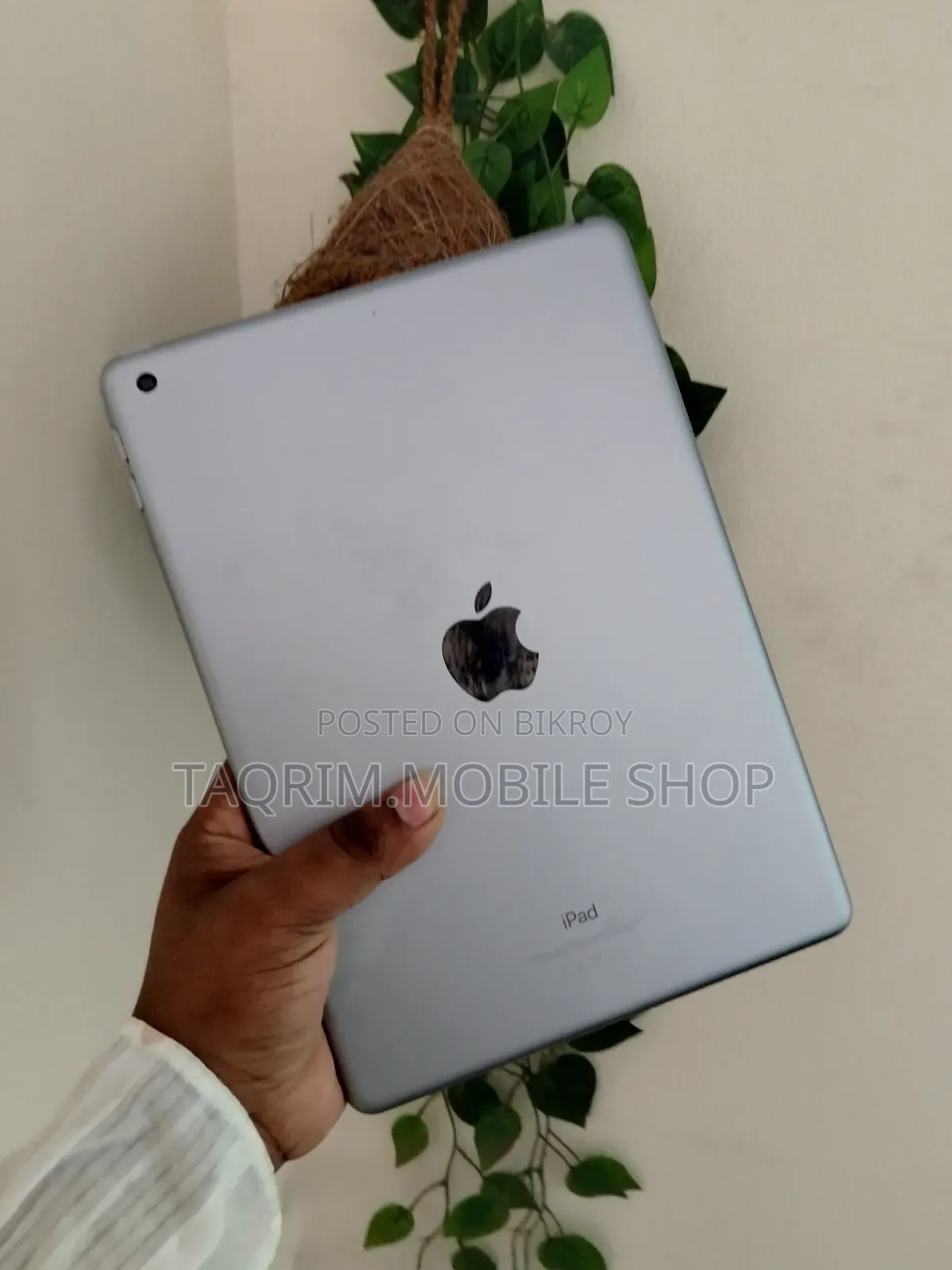 Apple iPad Wi-Fi 128 GB Gray