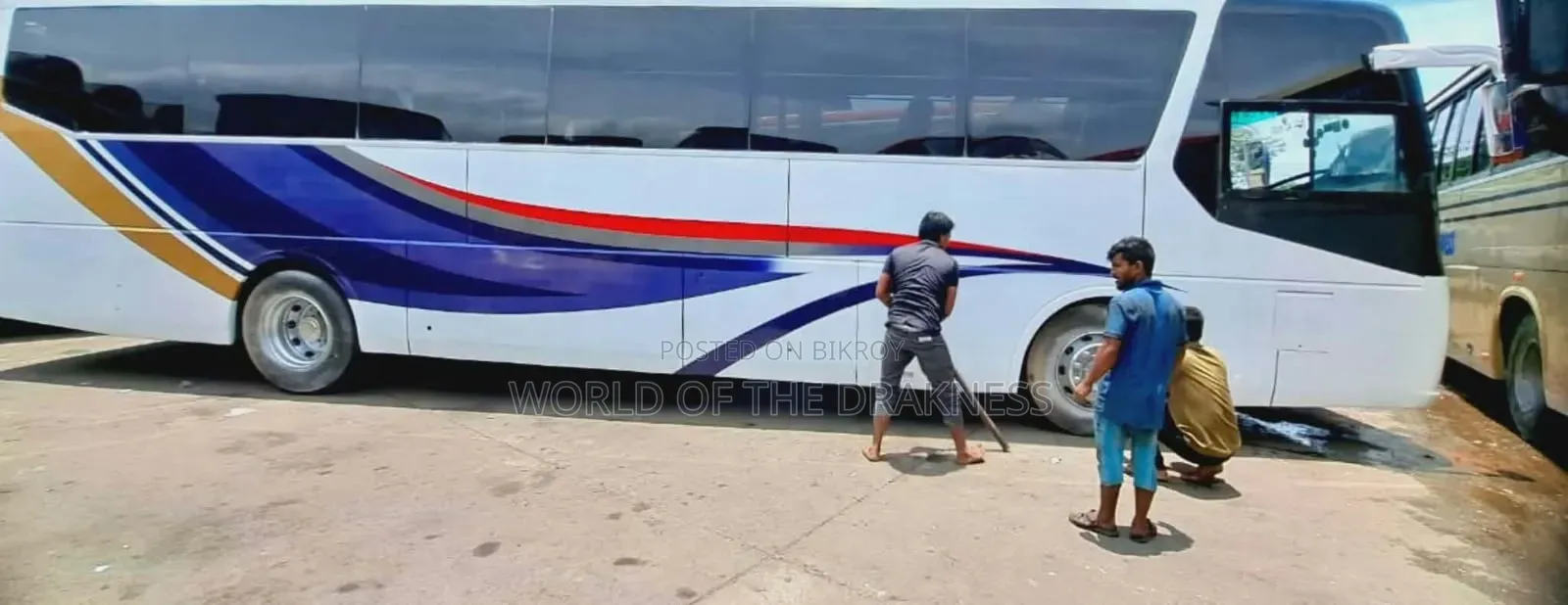 অশোক লেল্যান্ড হাইবাস ২০১৯ সাদা