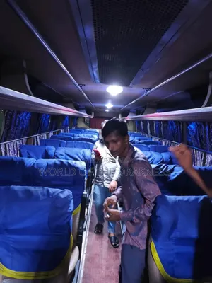অশোক লেল্যান্ড হাইবাস ২০১৯ সাদা