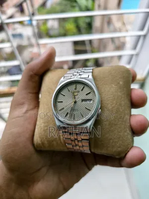 ভিন্টেজ ডাব্লু সেইকো ৫ অটোমেটিক ওয়াচ - শ্যাম্পেন লিনেন টেক্সচার্ড ডায়াল