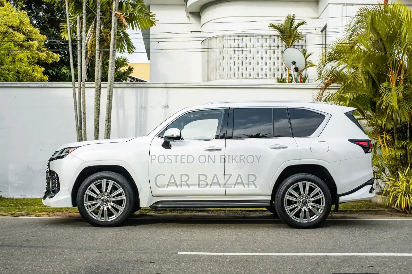 New Lexus LX 600 2022 White
