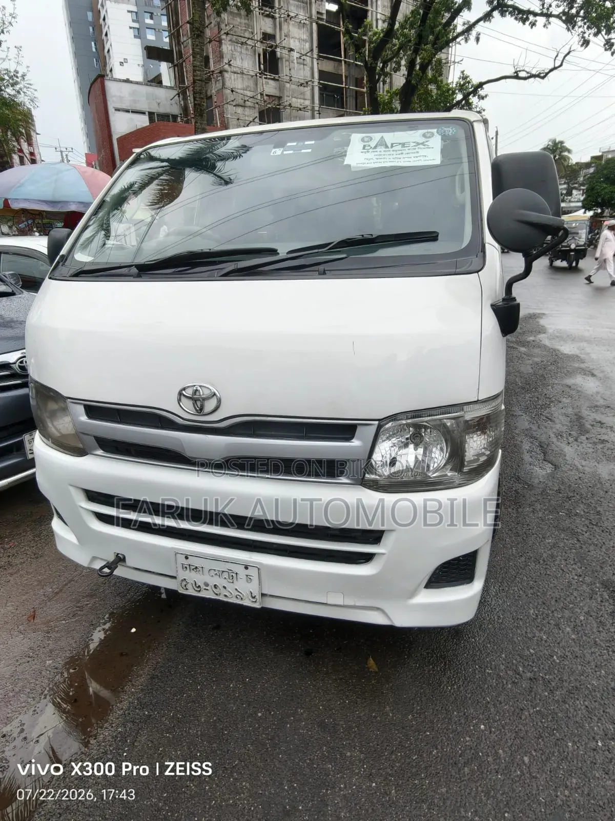Toyota HiAce 2013 White