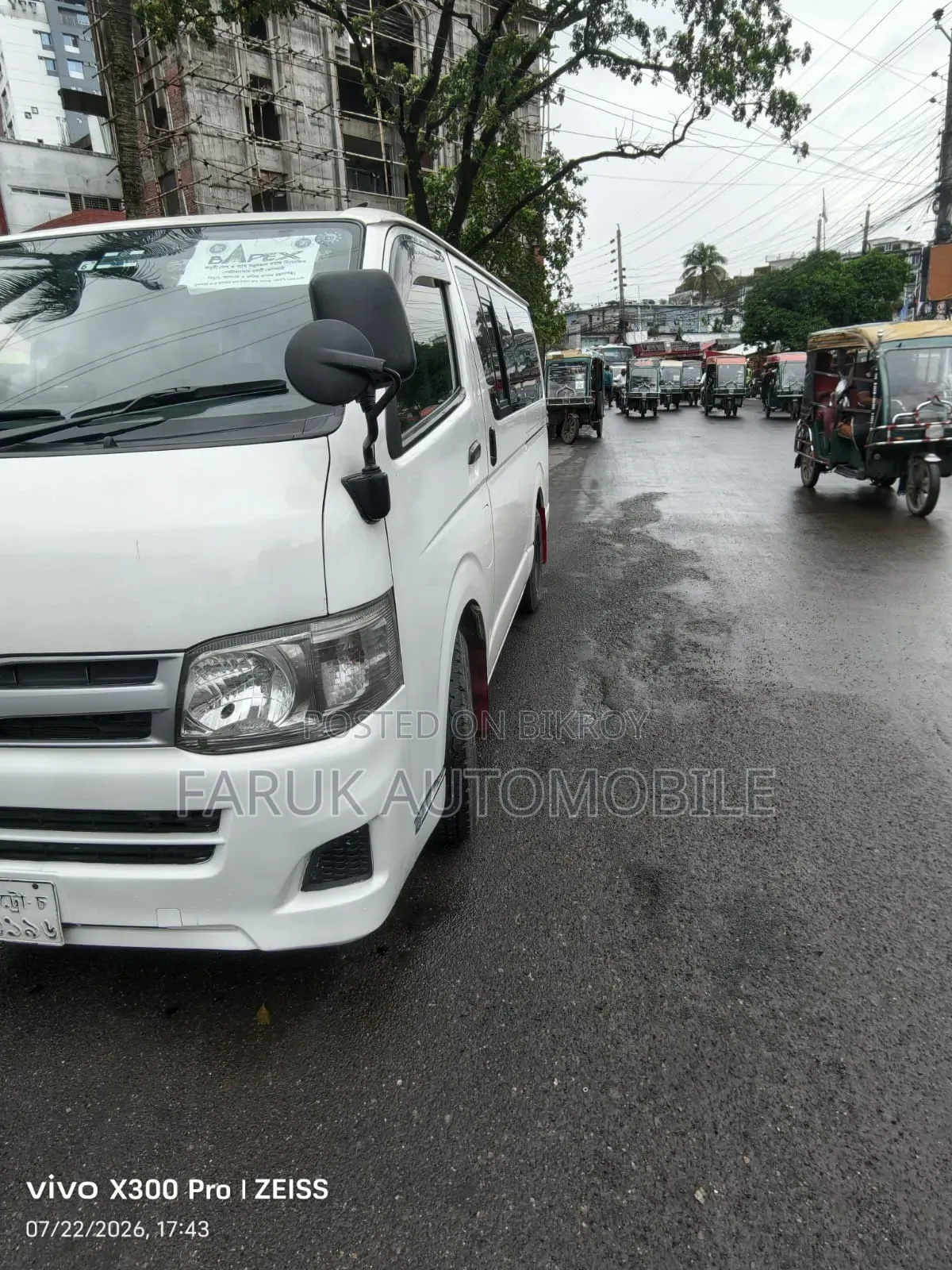 Toyota HiAce 2013 White