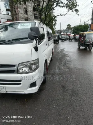 Toyota HiAce 2013 White