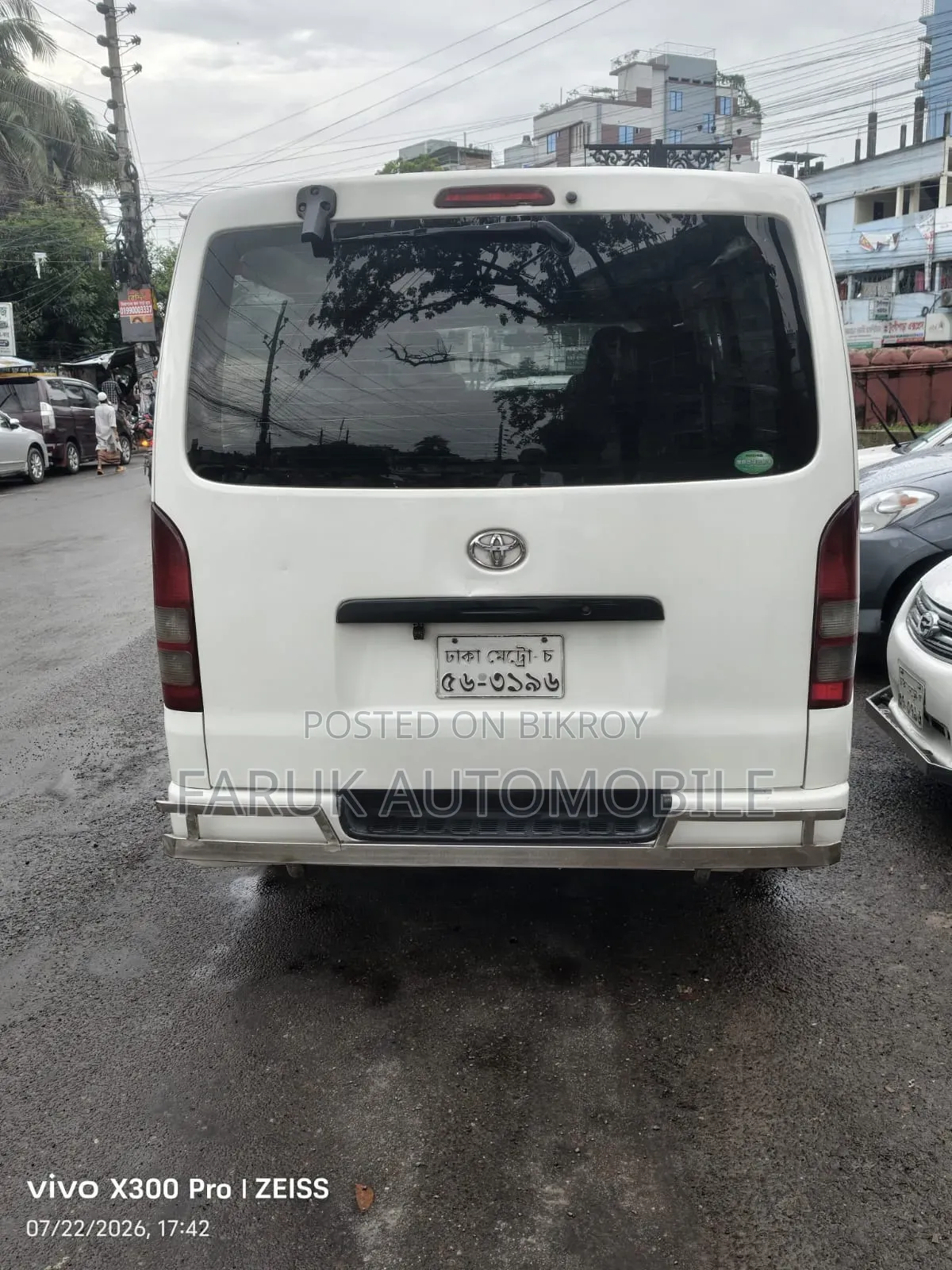 Toyota HiAce 2013 White
