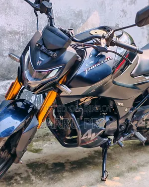 Hero Thriller 160R 4V 2024 Black