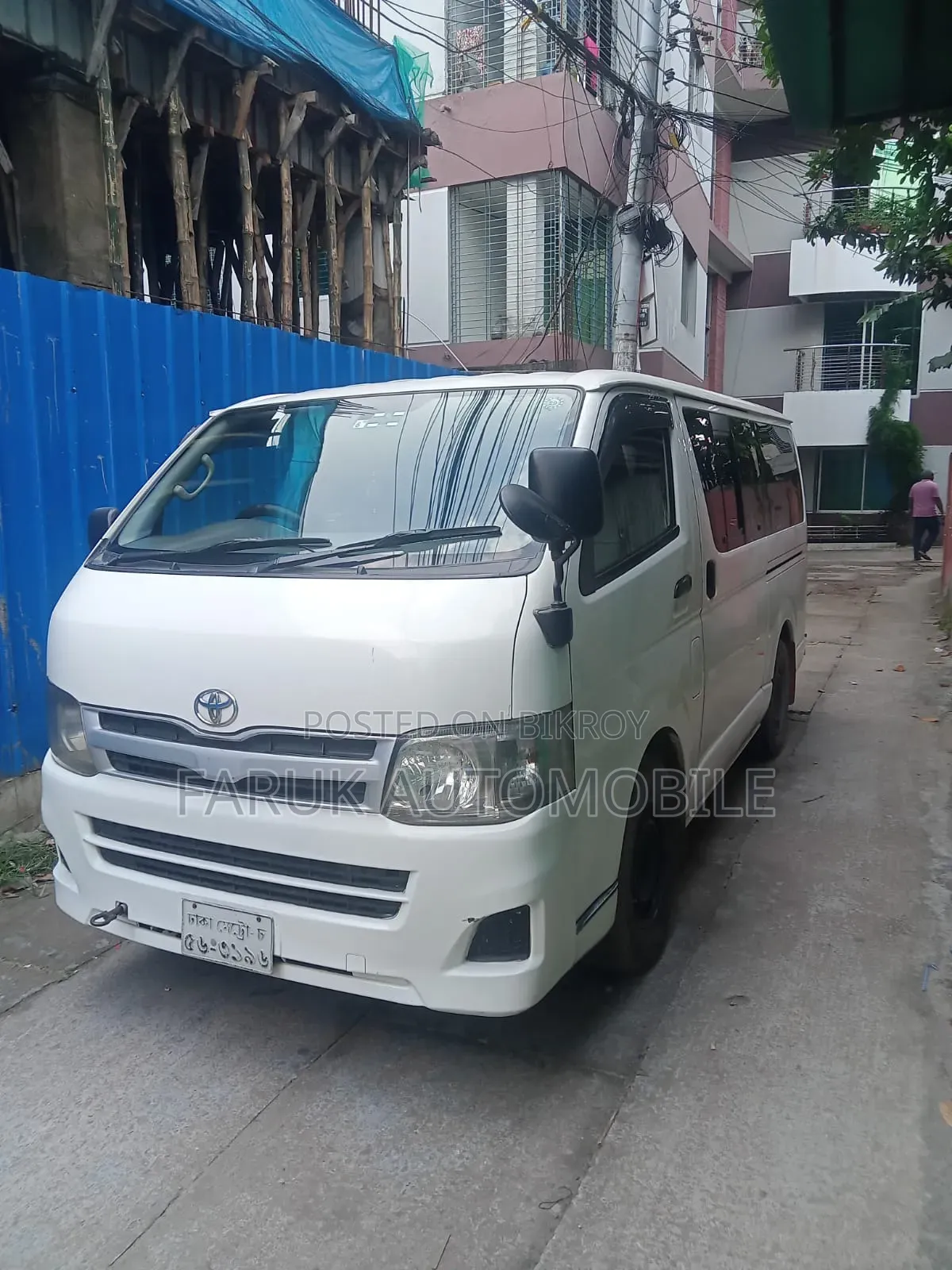 Toyota HiAce 2013 White