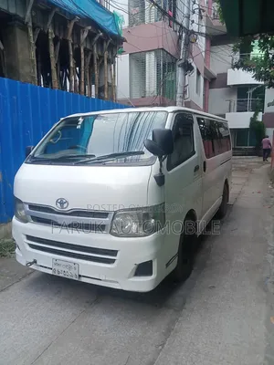 Toyota HiAce 2013 White