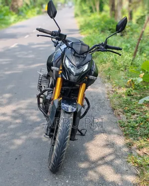 হিরো থ্রিলার ১৬০আর ৪ভি ২০২৪ কালো