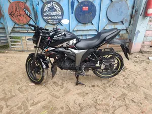 সুজুকি গিক্সার ২০১৮ কালো