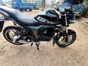 সুজুকি গিক্সার ২০১৮ কালো