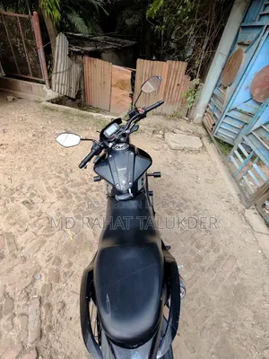 সুজুকি গিক্সার ২০১৮ কালো