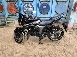 সুজুকি গিক্সার ২০১৮ কালো