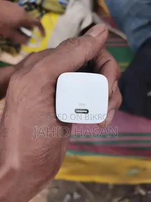 অ্যাপল আইফোনের জন্য অরিজিনাল বেলকিন ২৫ডব্লিউ।