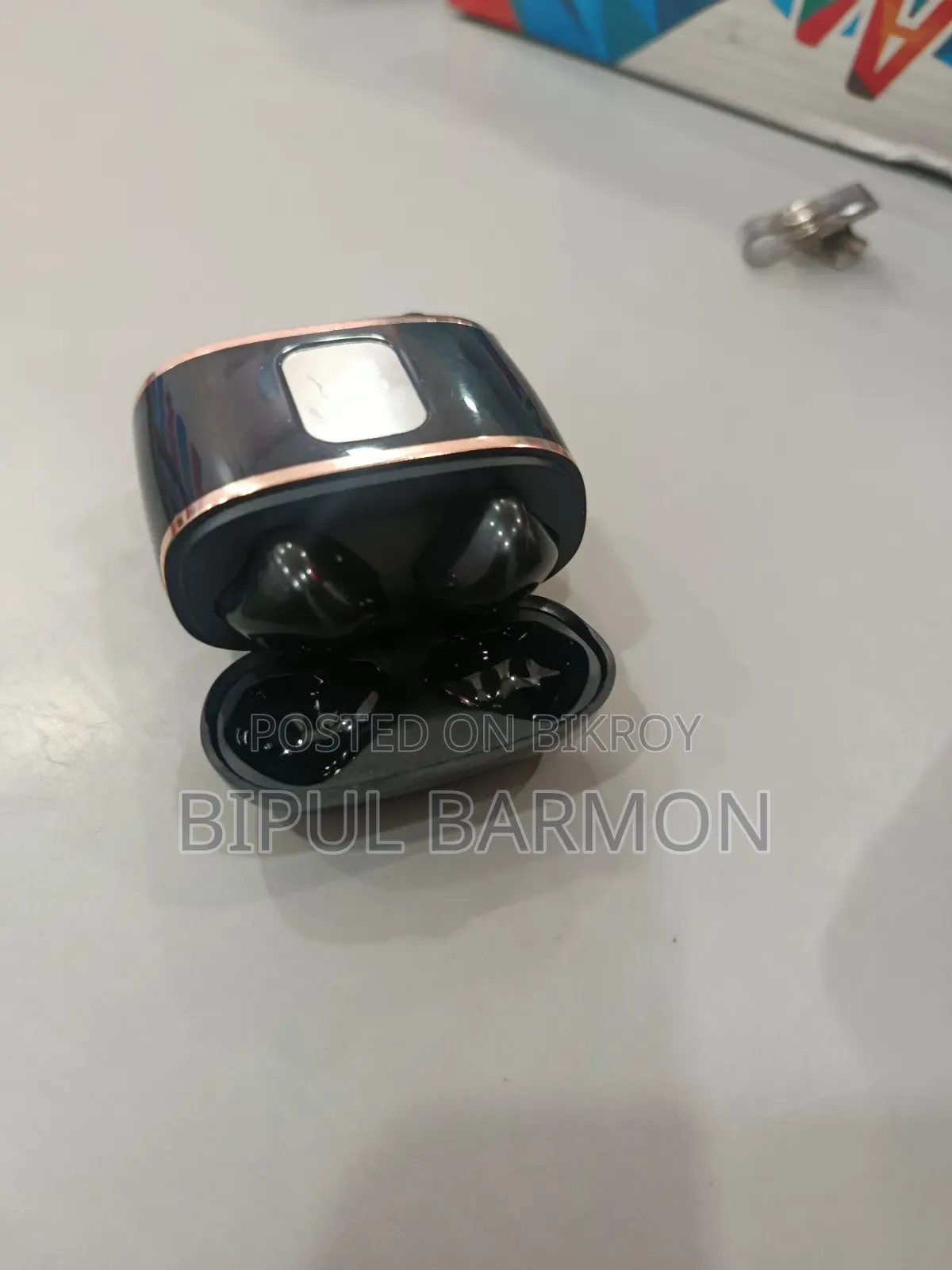J40 Manual Earbuds