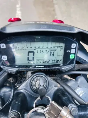 সুজুকি জিক্সার ২০২৪ কালো