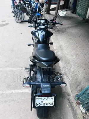 সুজুকি জিক্সার ২০২৪ কালো