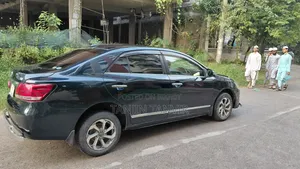 টয়োটা প্রিমিও ২০১৫ ব্লু