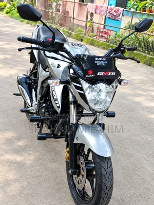 সুজুকি জিক্সার ২০২৩ গ্রে