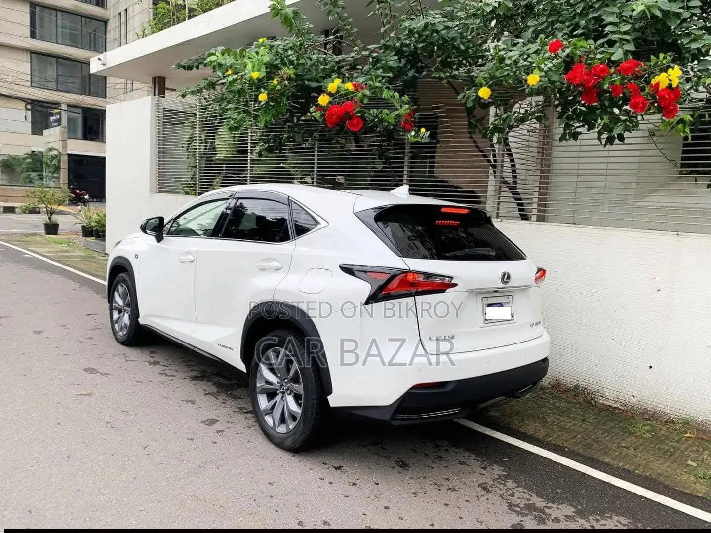 লেক্সাস এনএক্স ৩০০এইচ এডব্লিউডি ২০১৫ হোয়াইট