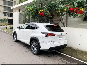 লেক্সাস এনএক্স ৩০০এইচ এডব্লিউডি ২০১৫ হোয়াইট