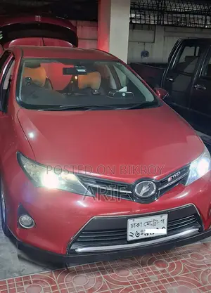 Toyota Auris 2013 Red