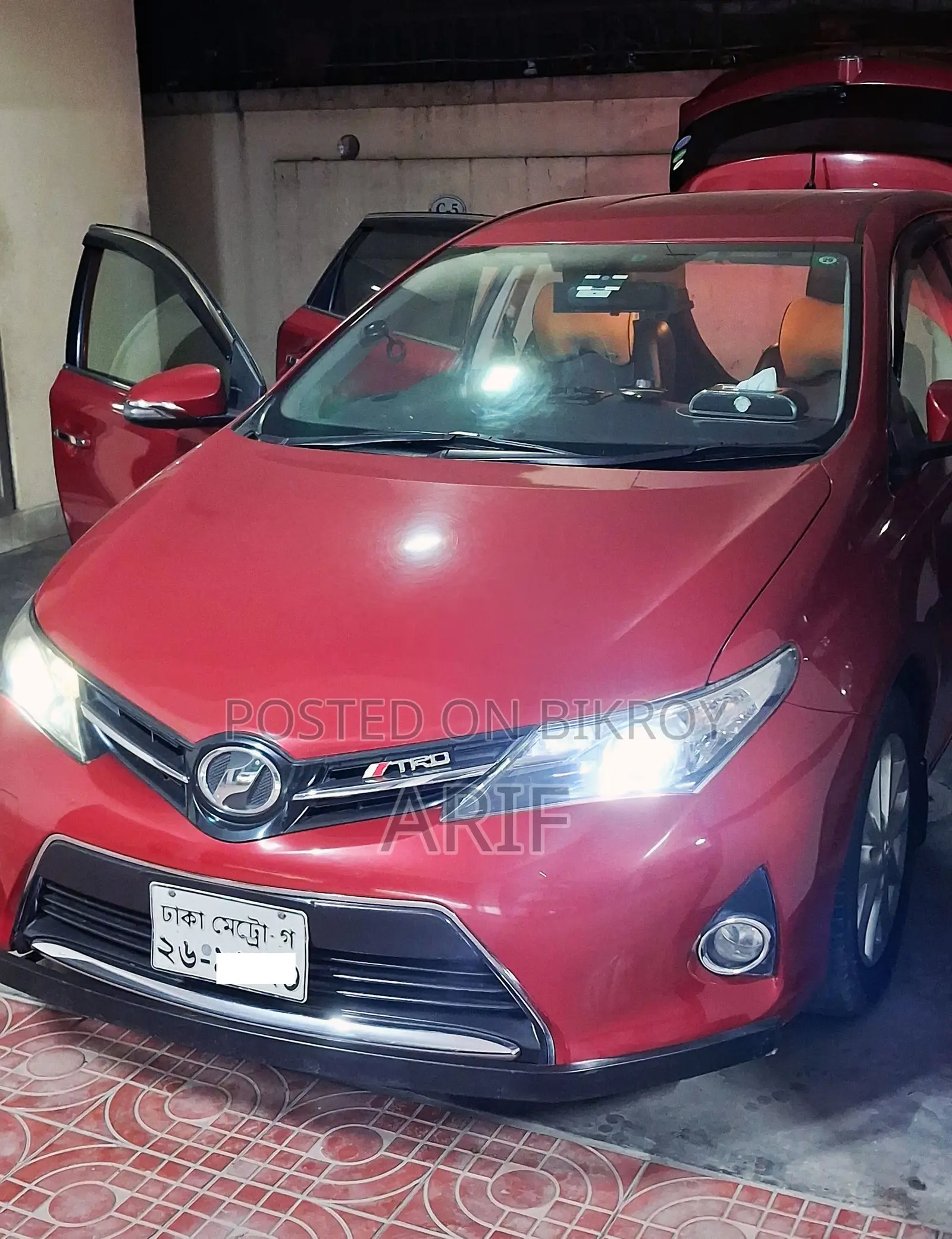Toyota Auris 2013 Red