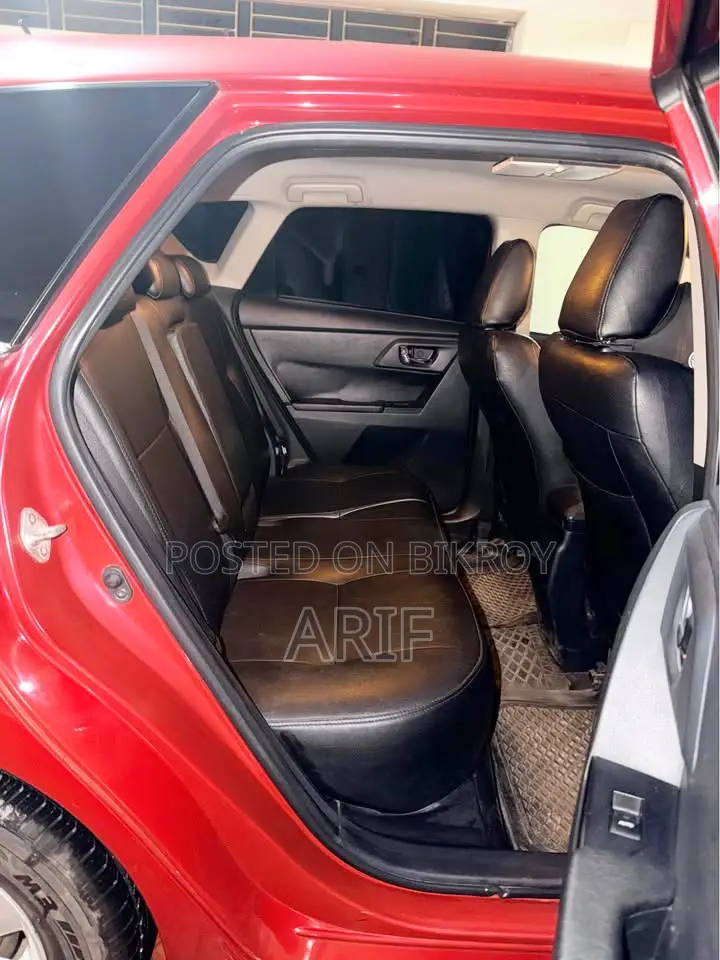 Toyota Auris 2013 Red